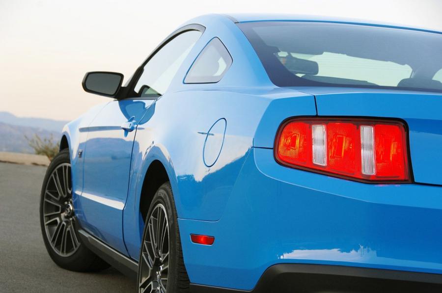  Ford Mustang GT 2010 года  (фото 108 из 213)